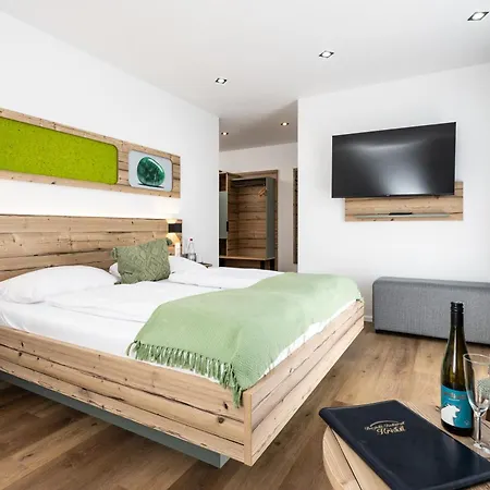 Kristall Hotel 3*