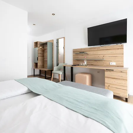 Hotel Kristall 3*